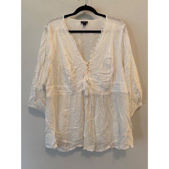 Torrid White Embroidered Eyelet Blouse Torrid Size 2 2X - Picture 1 of 10